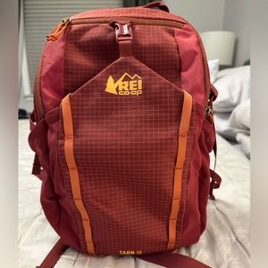 Kids REI TARN 18 liter backpack
